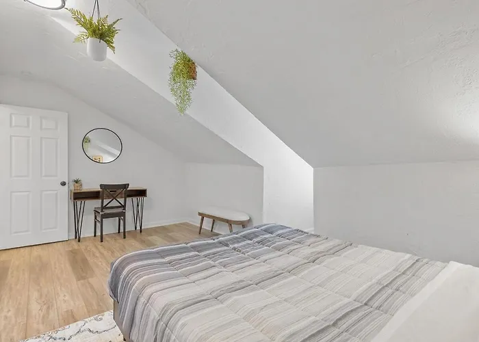 Lawrenceville !5 Spacious And Quiet Three Bedroom With Free Street Parking Pittsburgh