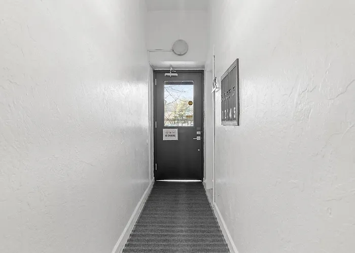Lawrenceville !5 Spacious And Quiet Three Bedroom With Free Street Parking