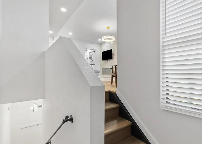 Lawrenceville !5 Spacious And Quiet Three Bedroom With Free Street Parking * Pittsburgh
