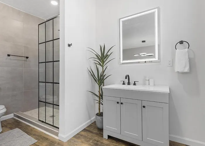 Lawrenceville !5 Spacious And Quiet Three Bedroom With Free Street Parking Pittsburgh