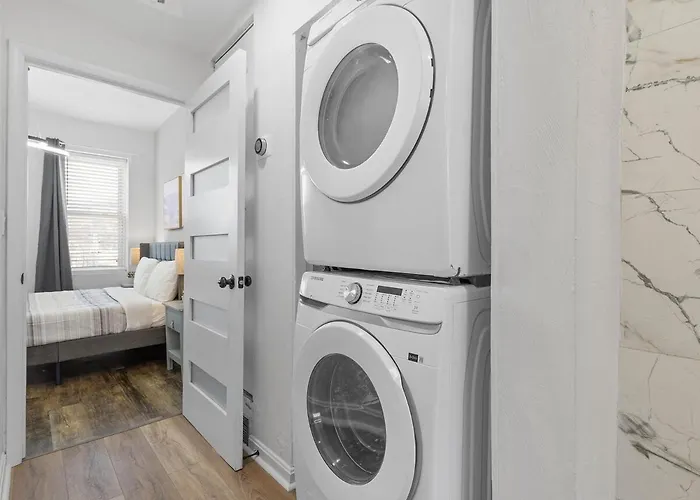 Apartment Lawrenceville !5 Spacious And Quiet Three Bedroom With Free Street Parking