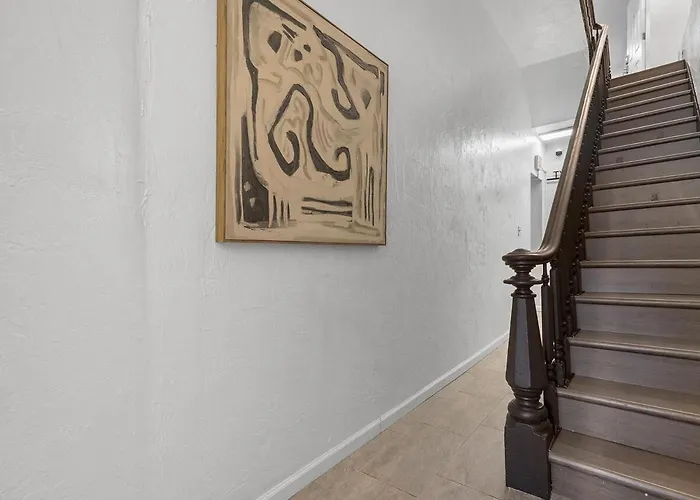 Lawrenceville !5 Spacious And Quiet Three Bedroom With Free Street Parking Apartment *