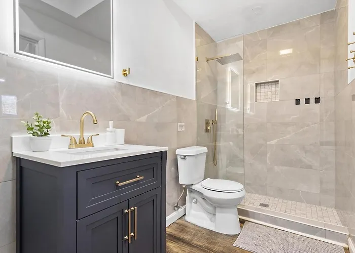 Apartment Lawrenceville !5 Spacious And Quiet Three Bedroom With Free Street Parking *